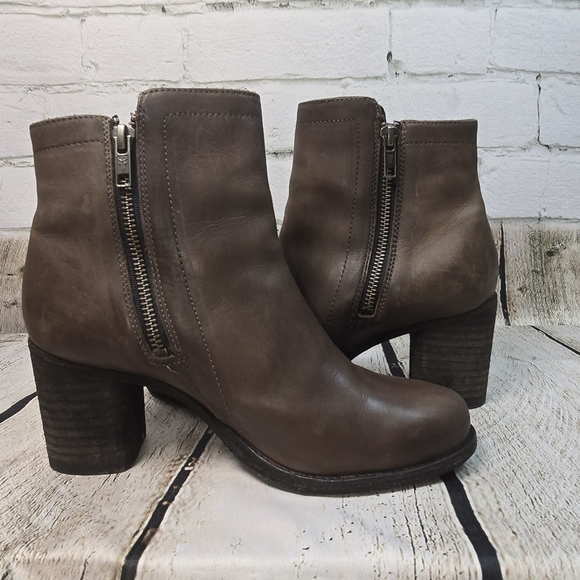 FRYE ADDIE BOOTIES SMOKE BROWN LEATHER INSIDE ZIP 2.5 INCH HEEL WOMENS SIZE 6.5 - Picture 6 of 10